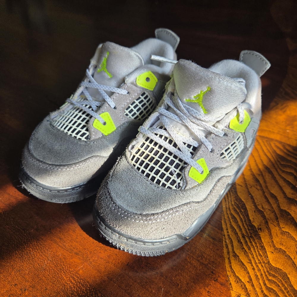 AIR JORDAN 4 NEON GREEN